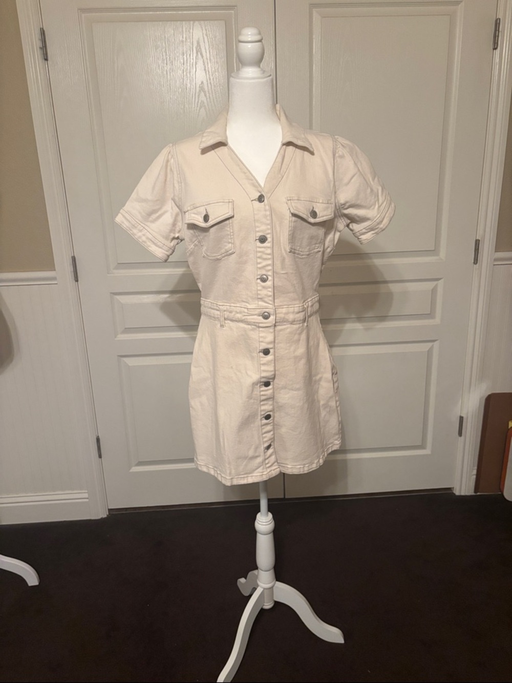 Celebrity Pink Cream Button-Front Mini Shirt Dress with Pocket Flaps